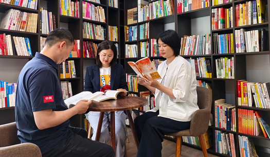 翻開(kāi)“城發(fā)”這本書(shū)，每一頁(yè)，都是鄭州的煙火與遠(yuǎn)方